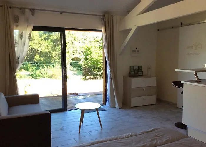 Le Domaine D'azae Pensionat 3*