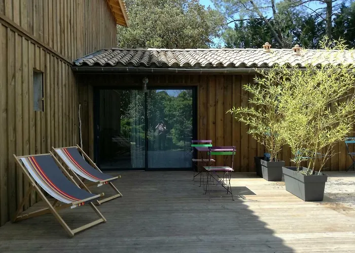 Pensionat Le Domaine D'azae 3*