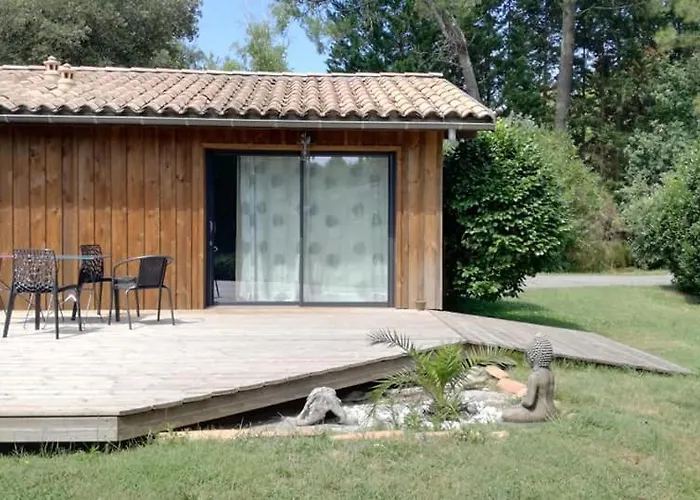 Le Domaine D'azae Pensionat